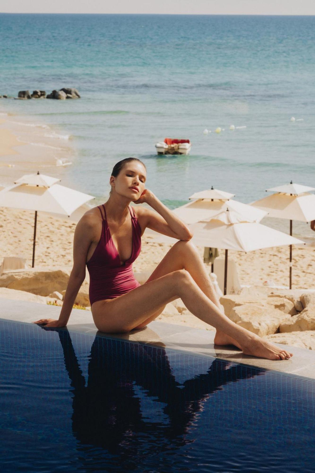 מלון האממט La Badira - Adult Only מראה חיצוני תמונה A woman wearing a one-piece swimsuit